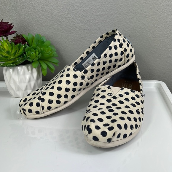 Toms Shoes - Tom’s Classic Canvas Slip On Dots 7.5
